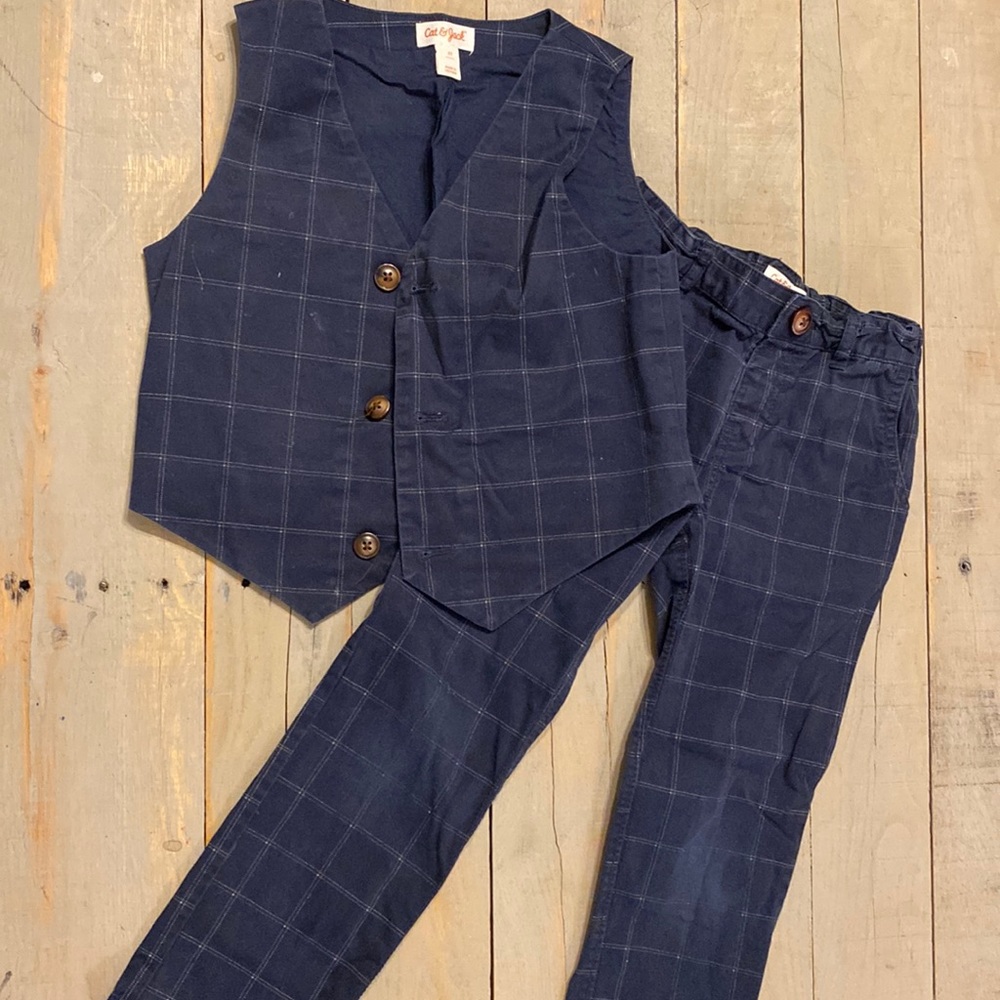Cat and Jack, 2-piece, vest and pants suit set, 5T GUC